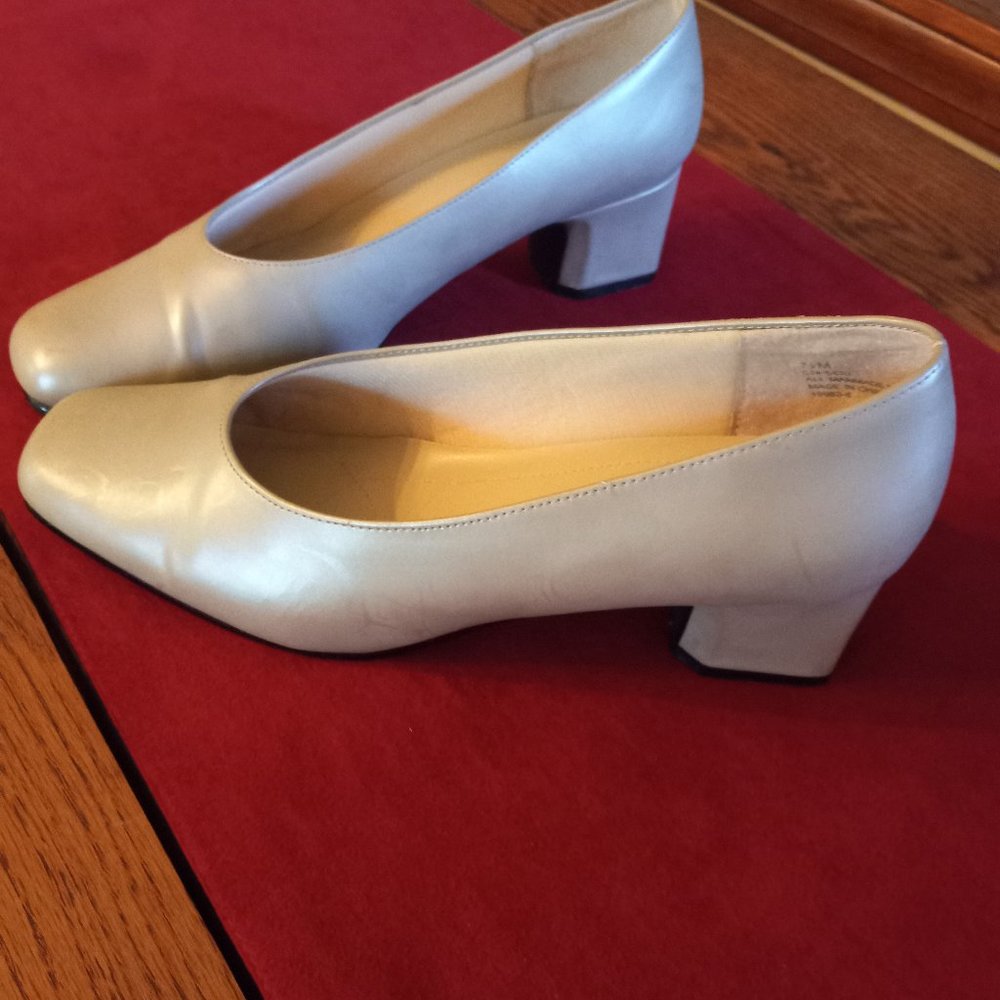 9 2 5 Paula II Bone Luster heels